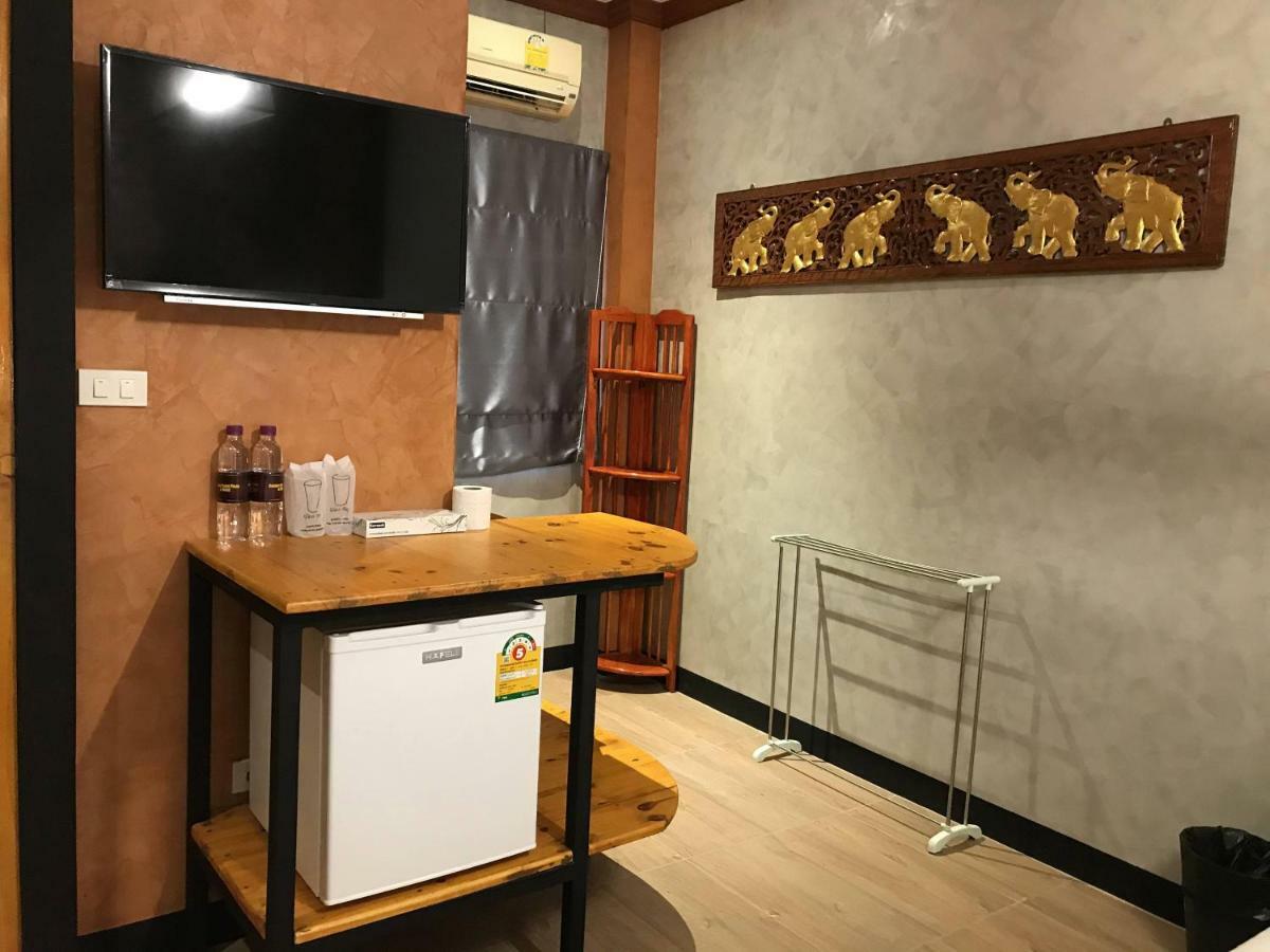 Center Point Plaza Pansiyon Bangkok Dış mekan fotoğraf